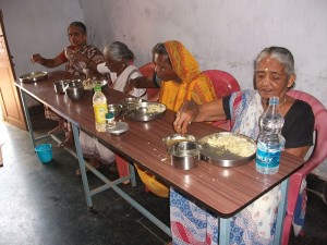 Construcción de un comedor para el centro de ancianos y el centro de mujeres